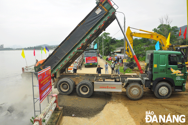 Enthusiastic working atmosphere at the Lien Chieu Port's shared infrastructure project. Photo: THANH LAN