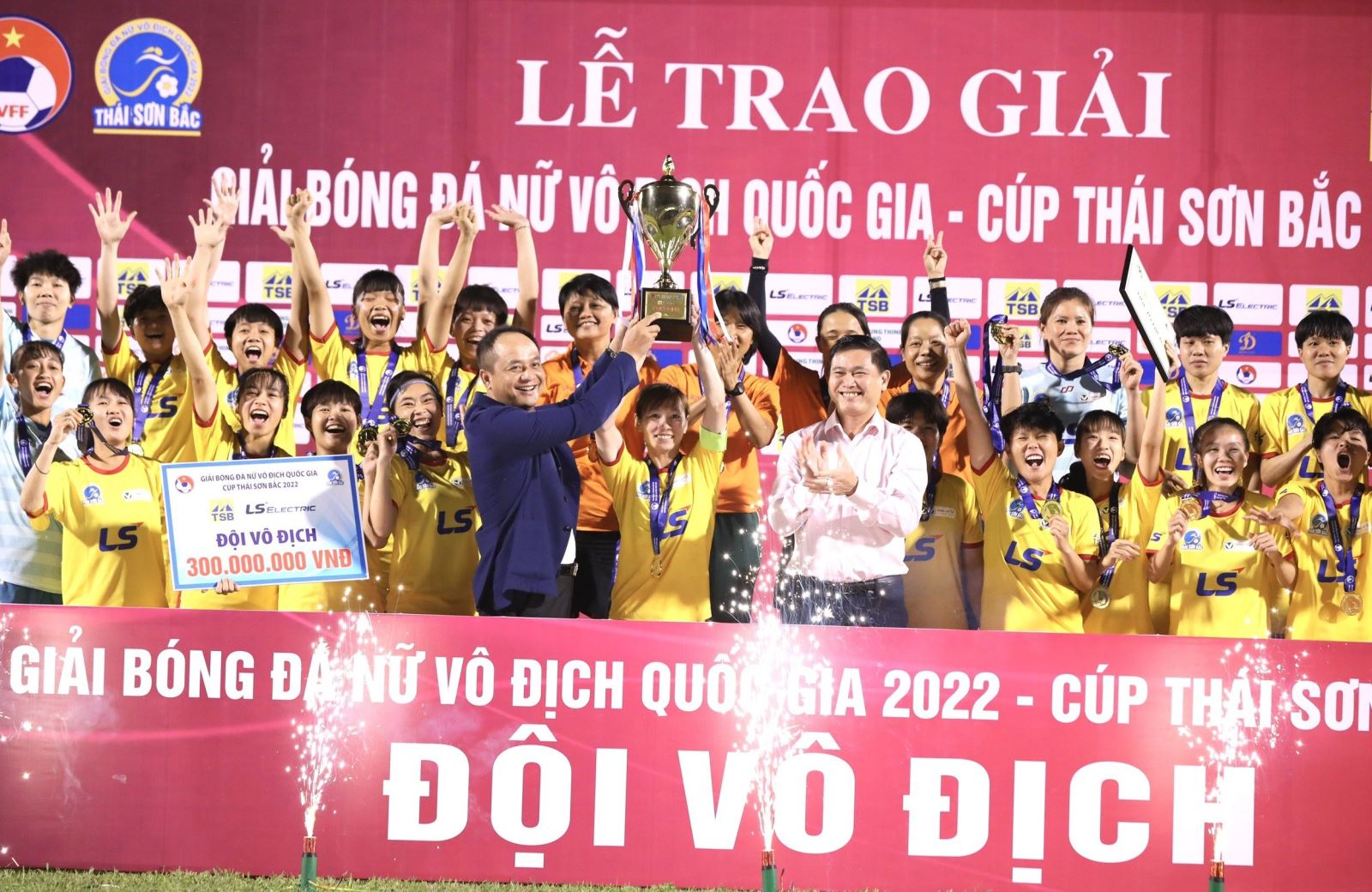 Đội tuyển bóng đá nữ Viêt Nam đã mang vinh quang về cho nước nhà. Ảnh: BTC