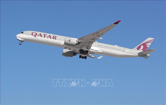 Máy bay A350 của hãng hàng không Qatar cất cánh từ sân bay quốc tế Hamad ở gần thủ đô Doha của Qatar ngày 11/1/2021. Ảnh tư liệu: AFP/TTXVN