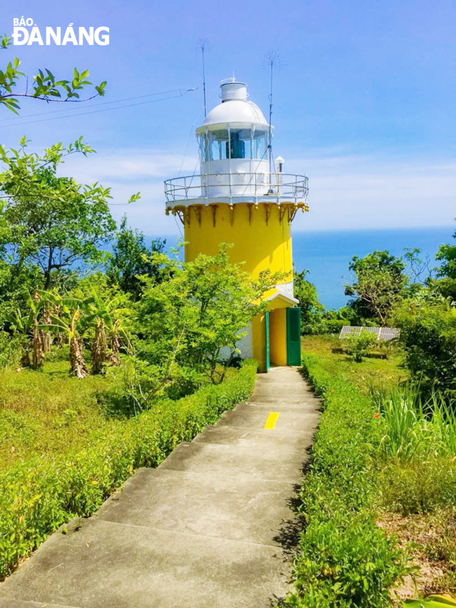 The entrance to the Tien Sa lighthouse is one of the favorite check-in points in the city. Photo: H.L