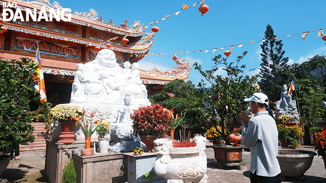 The Buu Dai Son Pagoda based in Son Tra District also attracts a large number of locals and tourists to visit, worship and pray for peace.