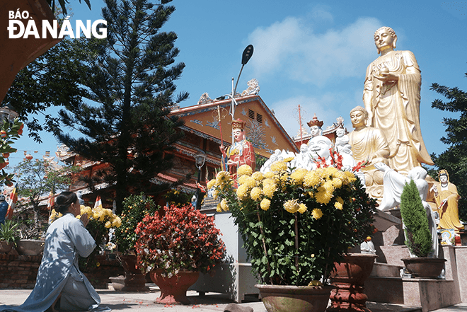 Tradition has it that, on the first full moon of the Lunar New Year,  Vietnamese families go to pagodas to pray for a year of good luck, health, happiness, and prosperity.