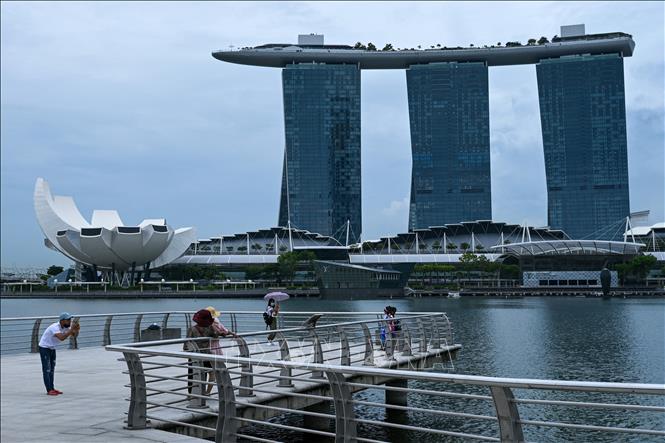 Những tòa nhà chọc trời tại quận tài chính ở Singapore. Ảnh: AFP/TTXVN