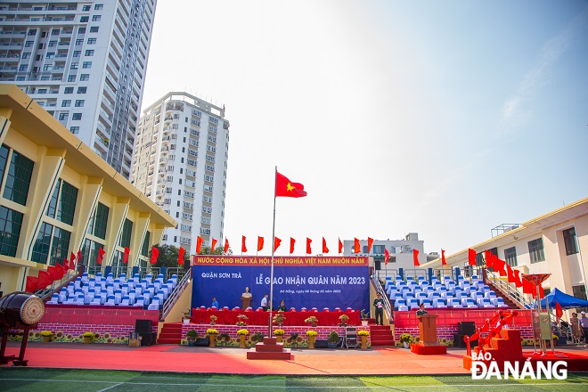 The preparatory works for the ceremony of handing over and receiving new recruits for military service in Son Tra District are gradually completed.