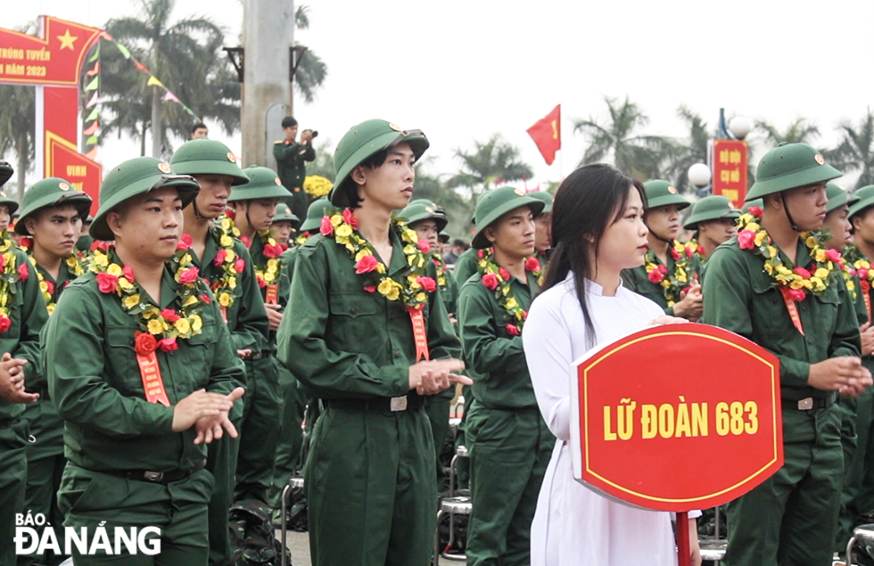 Young people at the see-off ceremonies