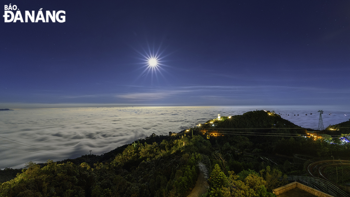 Moments of sunrise or sunset during the day contribute to creating the mysterious beauty of the Ba Na Hills Tourist Area. Photo: PHAM PHUNG.