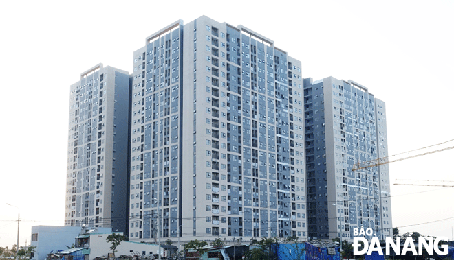 Social housing projects developed from non-State funds has till date provided over thousands of affordable apartments for people with limited income across Da Nang. In the photo: The social housing project located in the Bau Tram Lakeside Green Urban Area which is developed by Saigon - Da Nang Investment Corporation. Photo: H.H