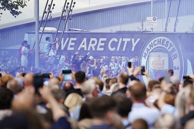 “Đại tỷ phú” Sheikh Mansour bin Zayed Al Nahyan thâu tóm CLB Manchester City. Ảnh: Báo Tin tức