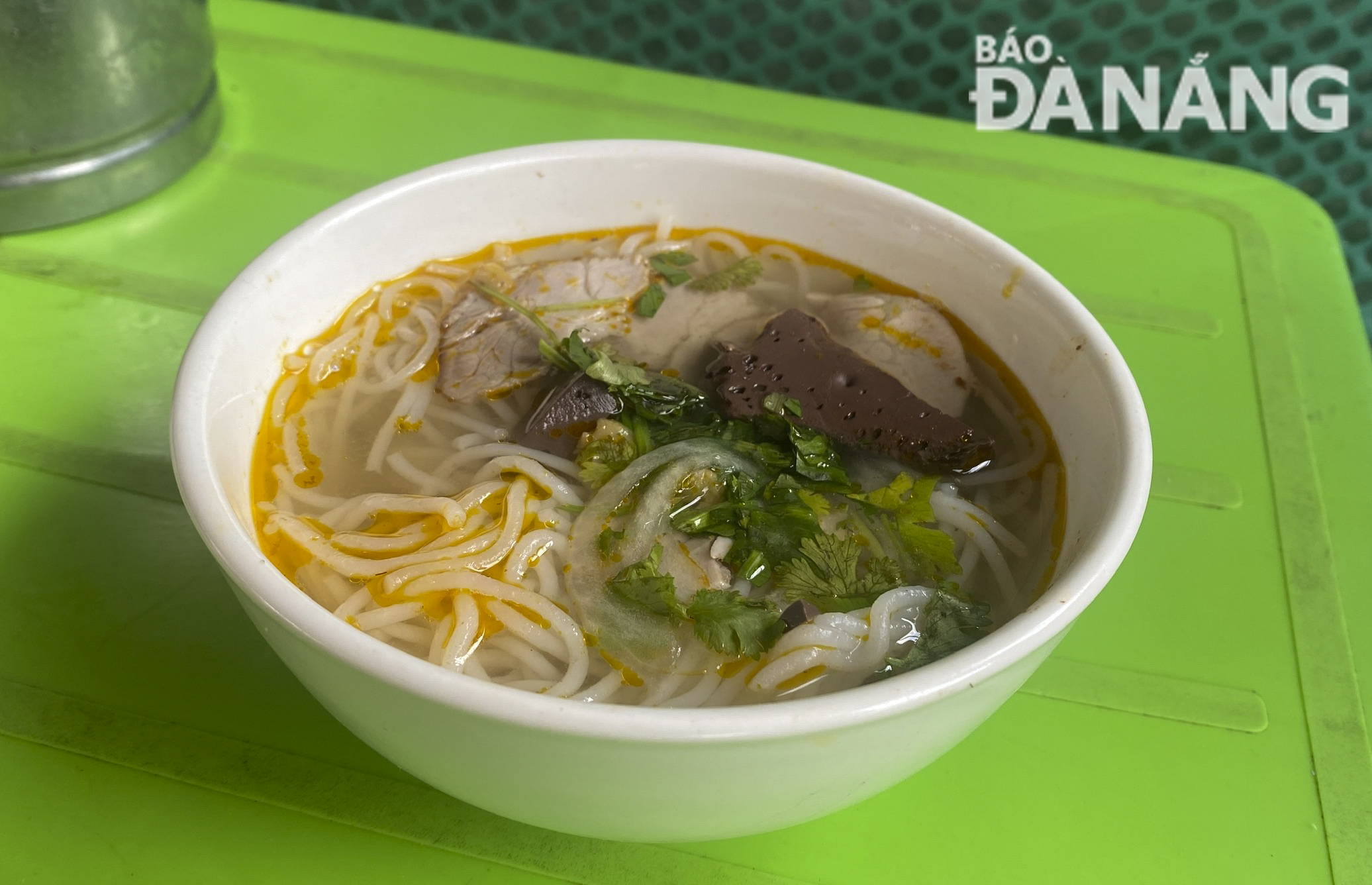 The eatery offers both ‘bun mam nem’ (rice vermicelli with anchovy fish sauce) and ‘bun bo’ (beef rice noodles)