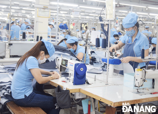 Workers at the Hoa Tho Textile and Garment JSC. Photo: Q.T