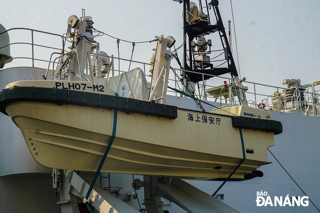 The Settsu patrol ship is equipped with many lifeboats, ready to conduct rescue operations in bad situations.