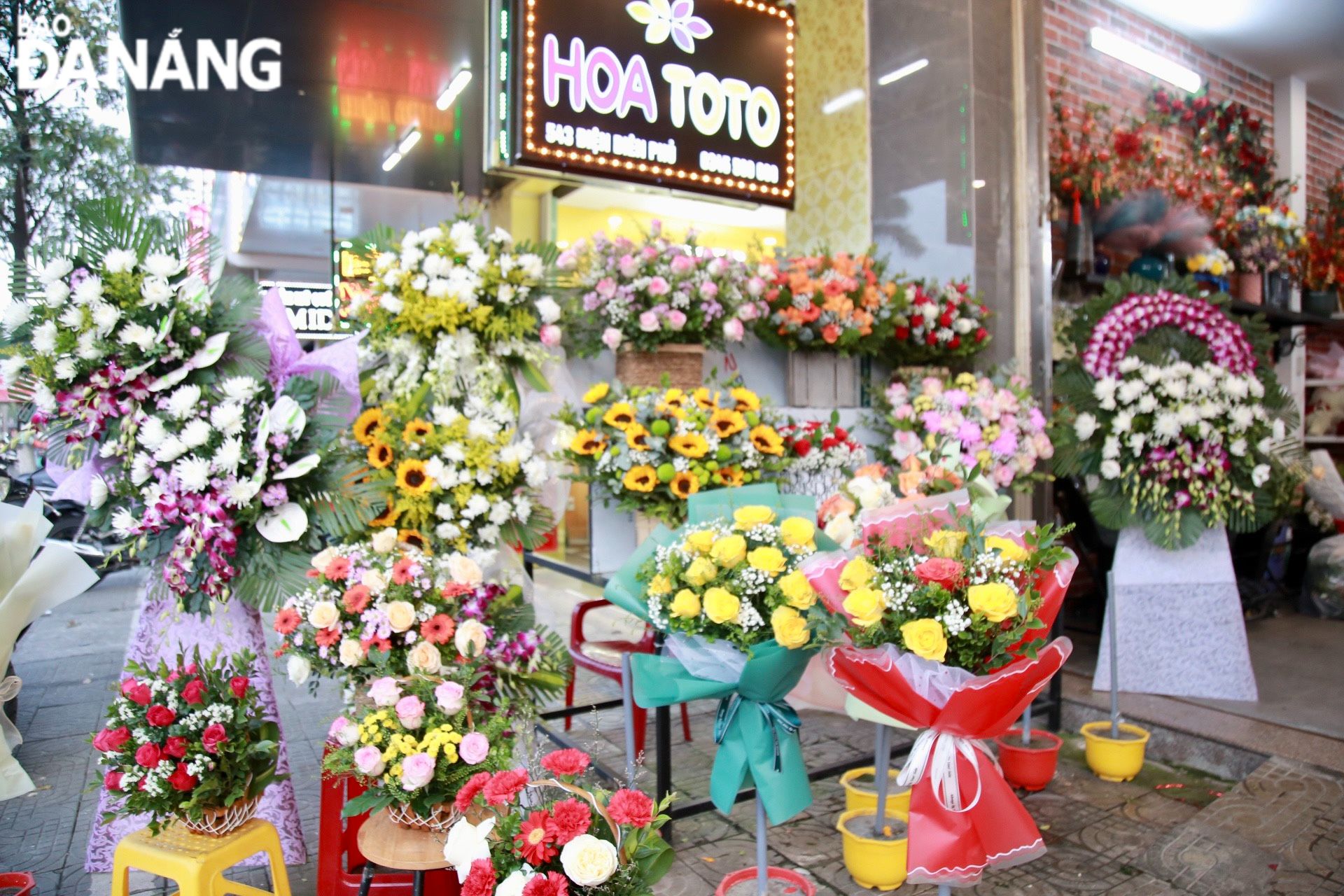 The fresh flower market reports gloomy sales when the number of visitors this year is much lower than at this time in previous years.