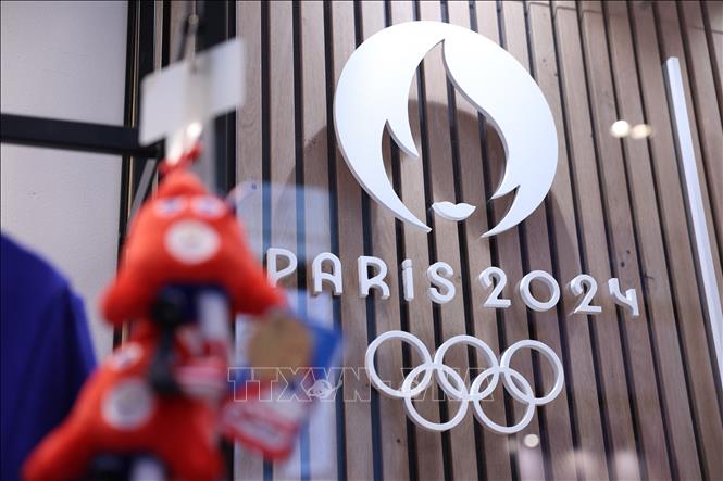 Biểu tượng Thế vận hội mùa Hè (Olympic) 2024 tại Paris, Pháp. Ảnh tư liệu: AFP/TTXVN