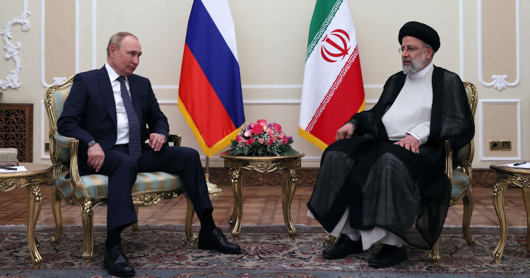 Tổng thống Nga Putin (trái) trong một chuyến thăm tới Iran gần đây. Ảnh: Sputnik