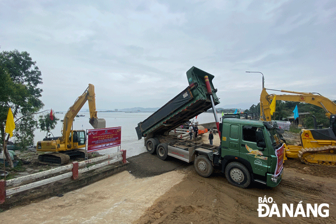 The shared infrastructure as part of the Lien Chieu Port project is under construction. Photo: TRIEU TUNG