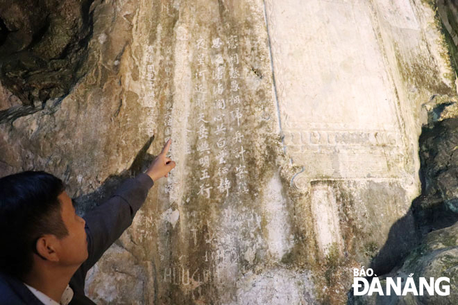 With 79 steles preserved, not only is the system of ‘ma nhai’ at the Marble Mountains Tourist Area a rare document of Da Nang but also valuable to the history of the country as well as a witness to the relationship between many Asian countries. IN THE PHOTO: The ‘ma nhai’ stele ‘Pho Da Son Linh Trung’ composed by Zen master Hue Dao Minh in the Year of the Dragon (1640) at the entrance to Hoa Nghiem cave. Photo: KHANH HOA