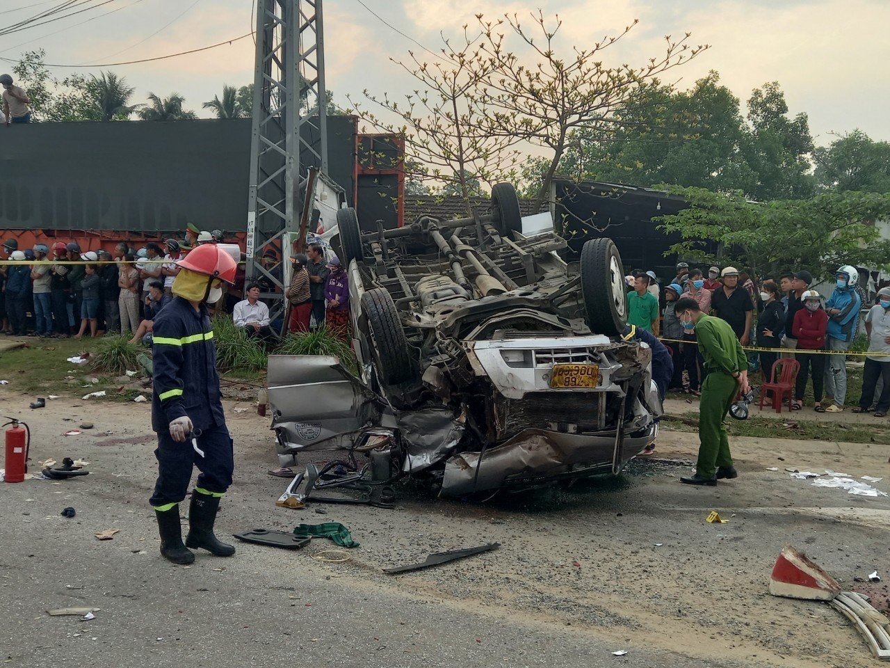 Hiện trường vụ tai nạn giao thông đặc biệt nghiêm trọng tại Quảng Nam, 8 người tử vong Ảnh: Trịnh Bang Nhiệm/TTXVN