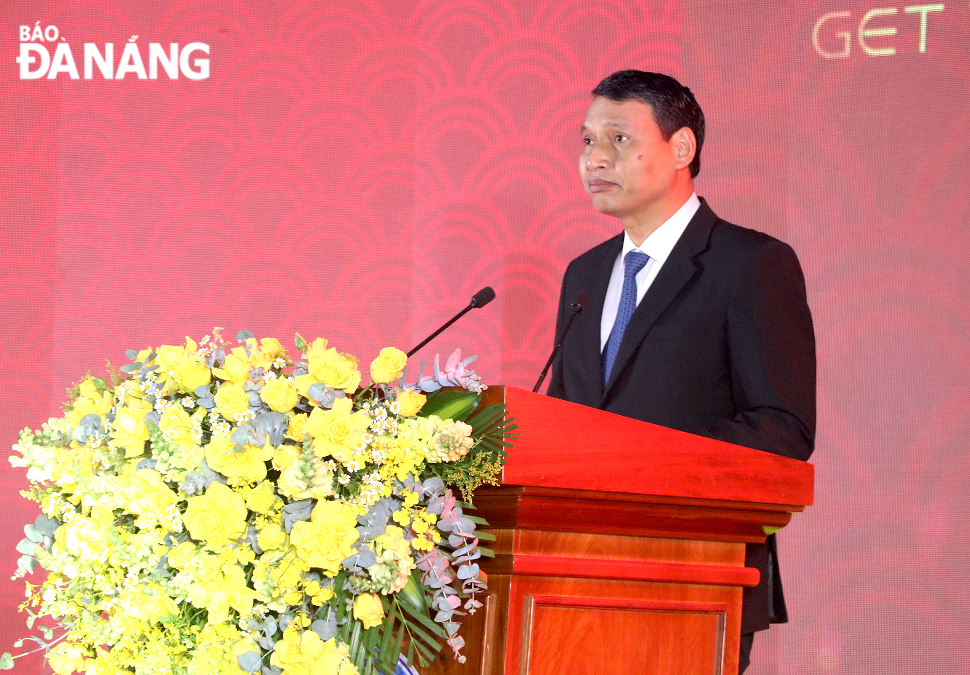 Municipal People's Committee Vice Chairman Ho Ky Minh speaking at the event