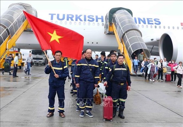 The Ministry of Public Security's search-and-rescue team arrives at Noi Bai airport in Ha Noi (Photo: VNA)  