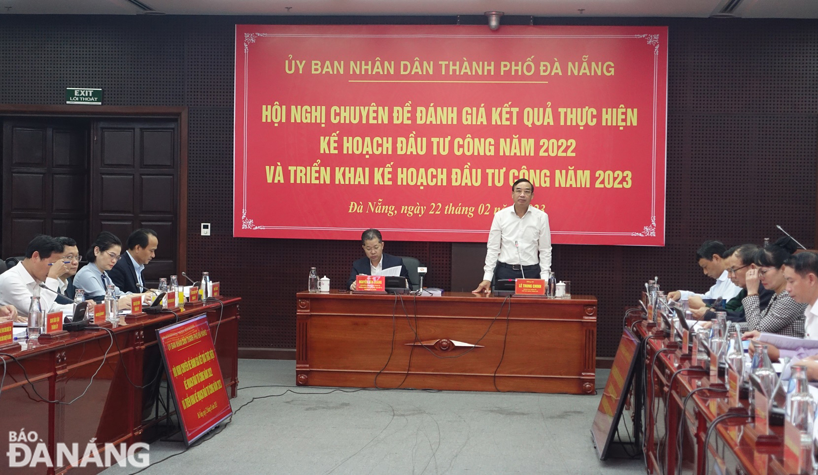 Chủ tịch UBND thành phố Lê Trung Chinh phát biểu mở đầu hội nghị. Ảnh: HOÀNG HIỆP