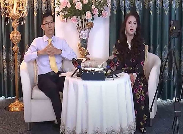 Ông Đặng Anh Quân xuất hiện trong các livestream của bà Nguyễn Phương Hằng. (Nguồn: Facebook)