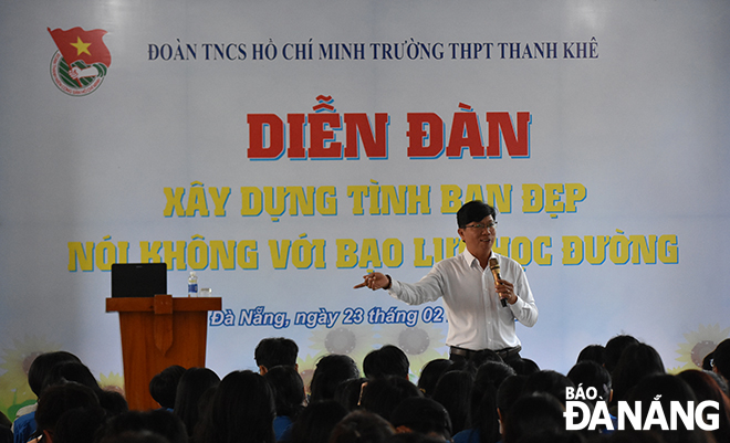 Học sinh tham gia diễn đàn.