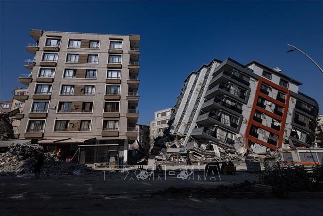 Những tòa nhà bị hư hại sau động đất ở Antakya, tỉnh Hatay, Thổ Nhĩ Kỳ ngày 20-2-2023. Ảnh: AFP/TTXVN