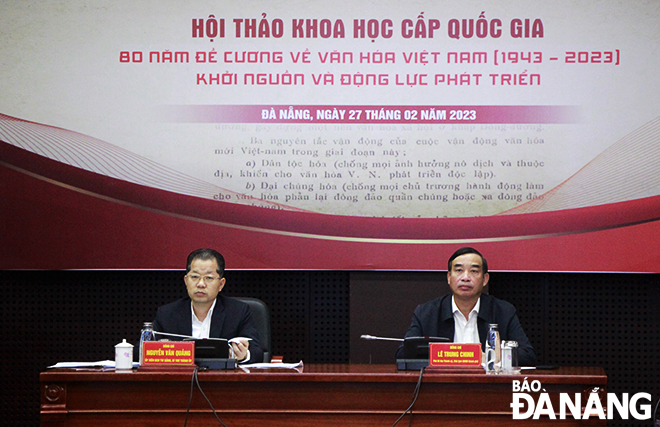 Bí thư Thành ủy Nguyễn Văn Quảng (trái) và Chủ tịch UBND thành phố Lê Trung Chinh (phải) chủ trì hội thảo tại điểm cầu Đà Nẵng. Ảnh: X.D