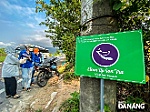 Thanh niên nhặt rác làm sạch bán đảo Sơn Trà