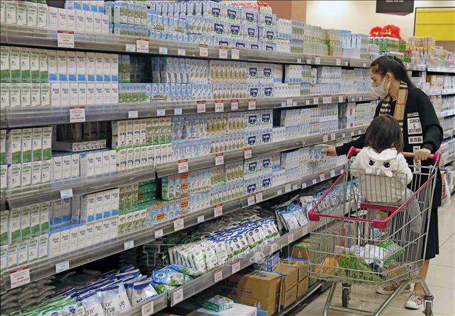 Người dân mua sắm tại siêu thị Aeon Long Biên, Hà Nội. Ảnh: Trần Việt/TTXVN