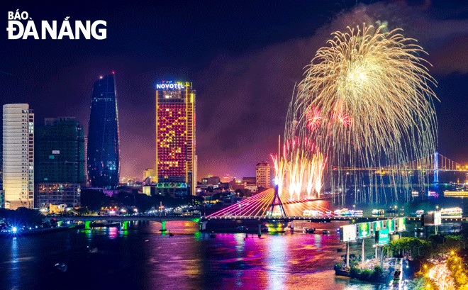 Khung cảnh thành phố Đà Nẵng tại sự kiện Lễ hội pháo hoa quốc tế Đà Nẵng năm 2019. Ảnh: KIM LIÊN