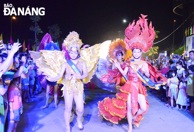 Sideline activities need to be refreshed so as to increase the attractiveness of DIFF 2023. A street dance performance is pictured attracting a great deal of attention from tourists. Photo: T.H