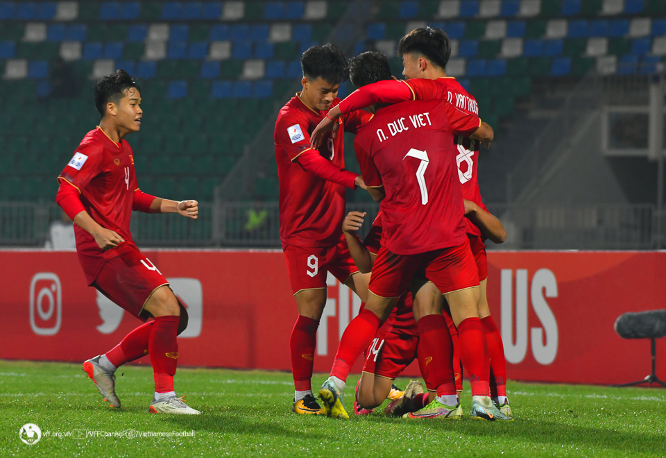 Đội tuyển U20 Việt Nam đã gần hơn với tấm vé vào tứ kết U20 châu Á 2023. Ảnh: VFF  	