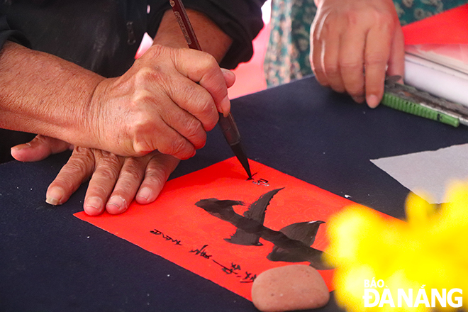 Many people ask for letters of calligraphy to pray for luck, peace, and success