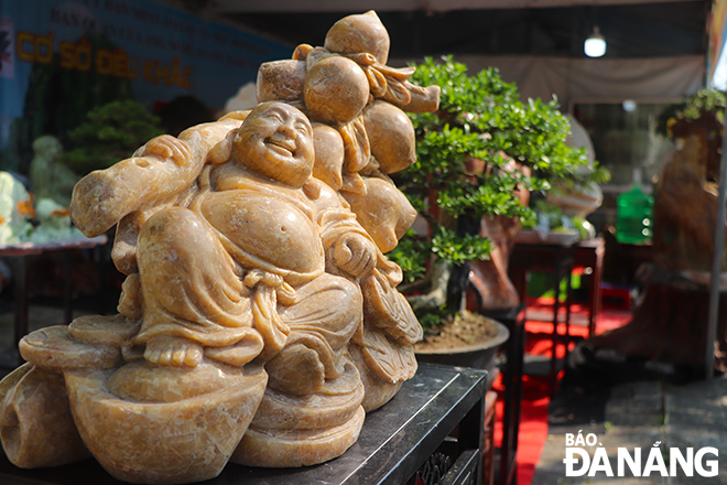 Thousands of stone products made by Non Nuoc artisans are on display at the exhibition