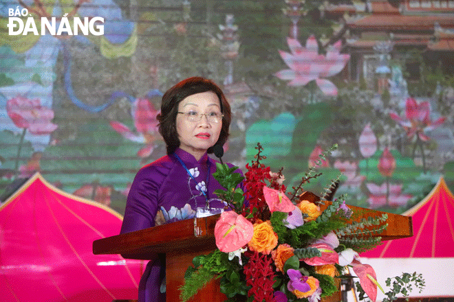 Phó Chủ tịch UBND thành phố Ngô Thị Kim Yến phát biểu khai mạc lễ hội.  Ảnh: X.D	
