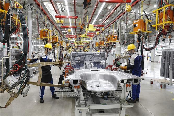 Dây chuyền sản xuất, lắp ráp ô tô Hyundai Thành Công. Ảnh: TTXVN