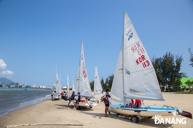 20 athletes of Viet Nam's national sailing team train at the Nguyen Tat Thanh Beach from noon to 5:00pm daily.