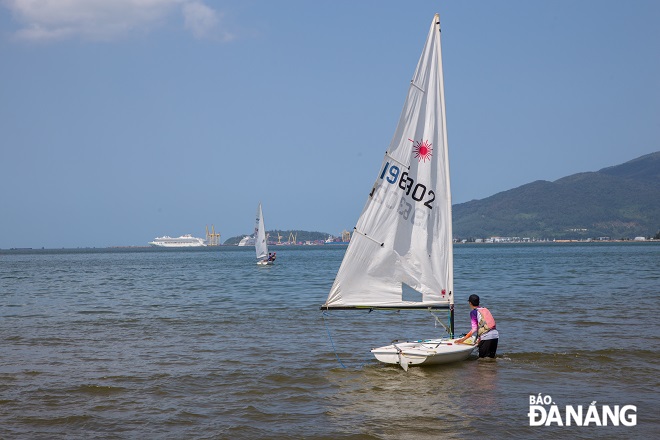 Sailing team's training session starts from noon to evening on weekdays