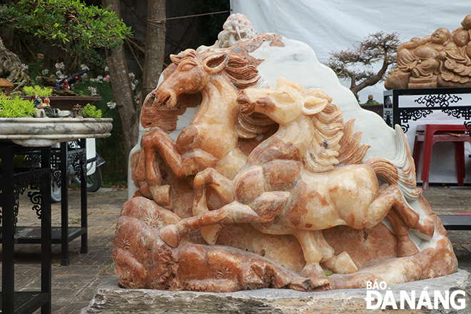 The stone carving products are as sophisticated as works of art.