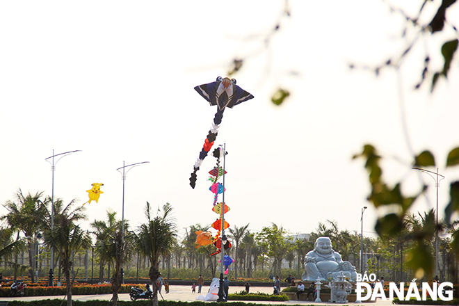 Funny and colourful kites attract much attention from festival-goers