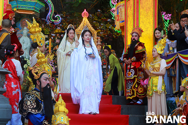 A girl dresses up as Bodhisattva Avalokitesvara