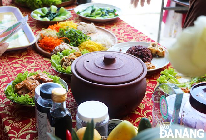 Trình diễn ẩm thực món chay góp phần lan tỏa tinh hoa ẩm thực truyền thống của cộng động Phật giáo.