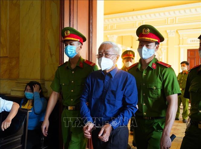 Bị cáo Trần Phương Bình hầu tòa trong vụ án thứ 4 về vi phạm quy định cho vay tại Ngân hàng Đông Á.