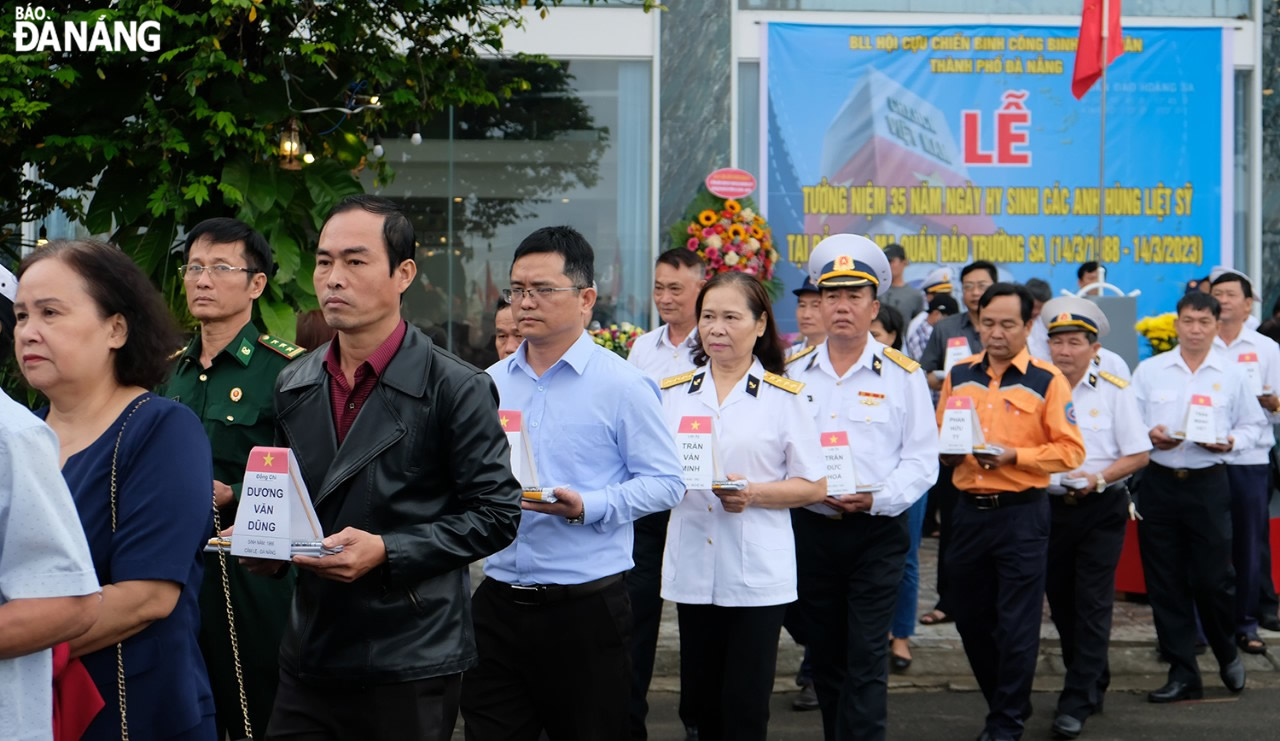 64 bảng tên ghi tên các anh hùng liệt sĩ trận hải chiến Gạc Ma.