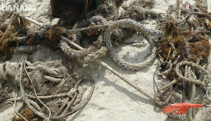 Lưới đánh cá do ngư dân vứt bỏ trên biển được xem là một loại rác thải nhựa đại dương.