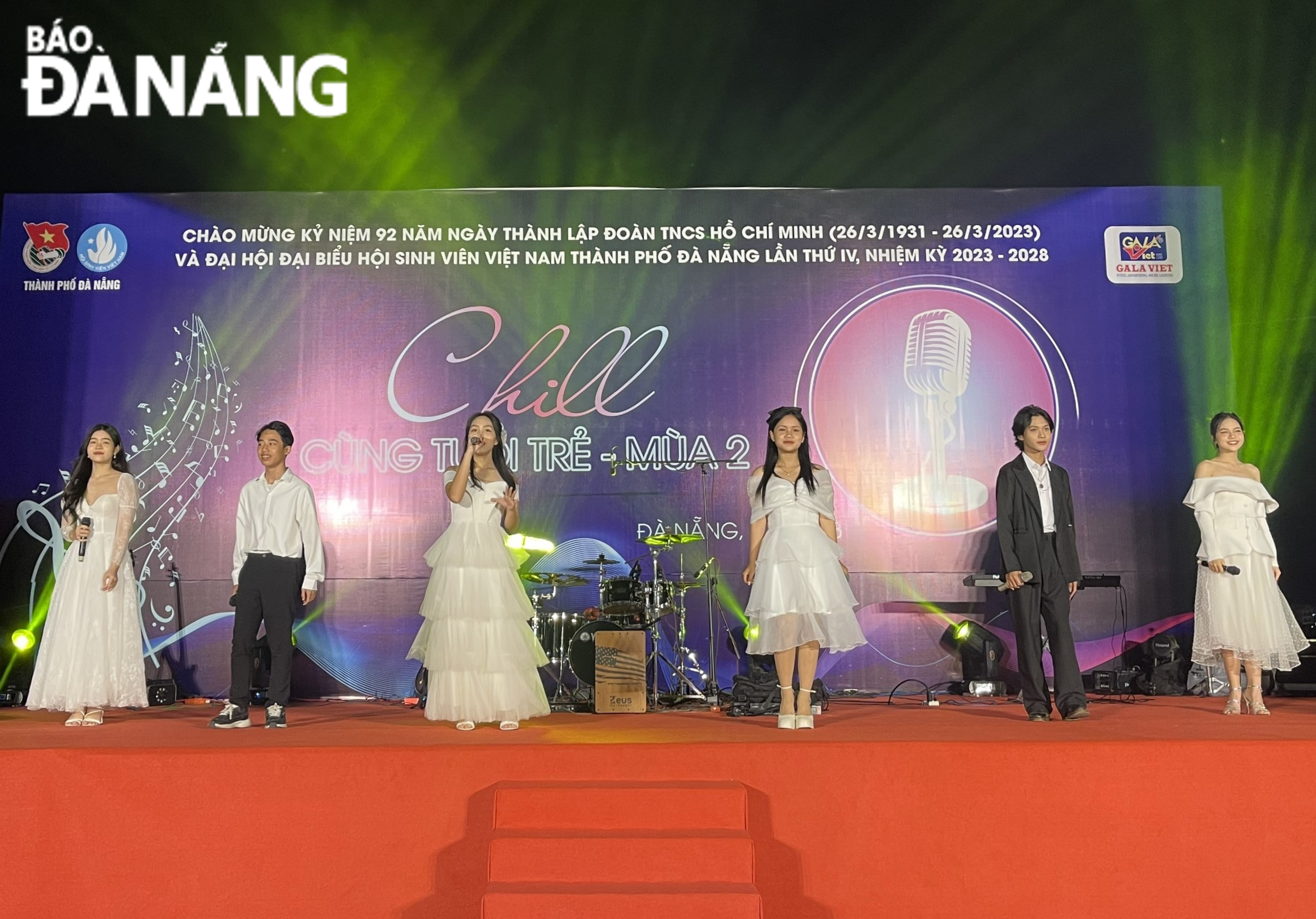 A performance by pupils from the Phan Chau Trinh Senior High School