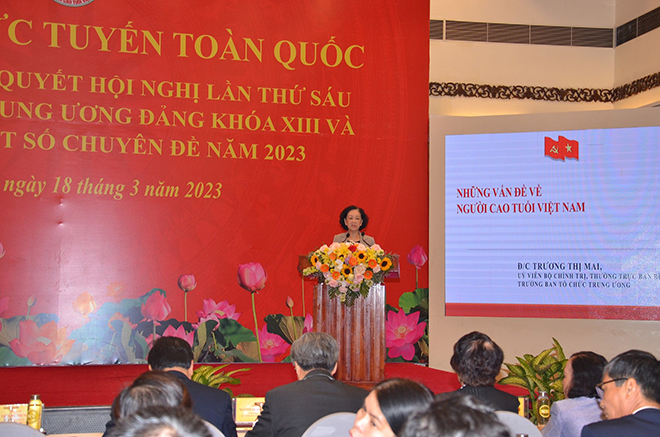 Thường trực Ban Bí thư, Trưởng ban Tổ chức Trung ương Trương Thị Mai quán triệt tại hội nghị.