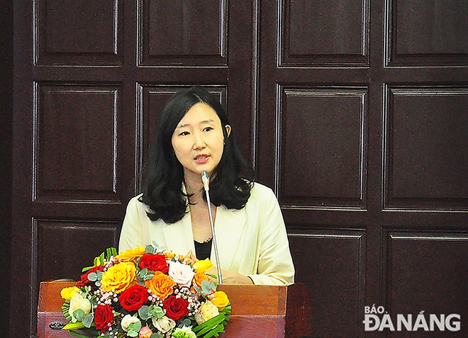 Ms. Shyn Kyeonglyun, Deputy Director of the South Korea's Trade-Investment Promotion Agency (KOTRA) speaking at the seminar