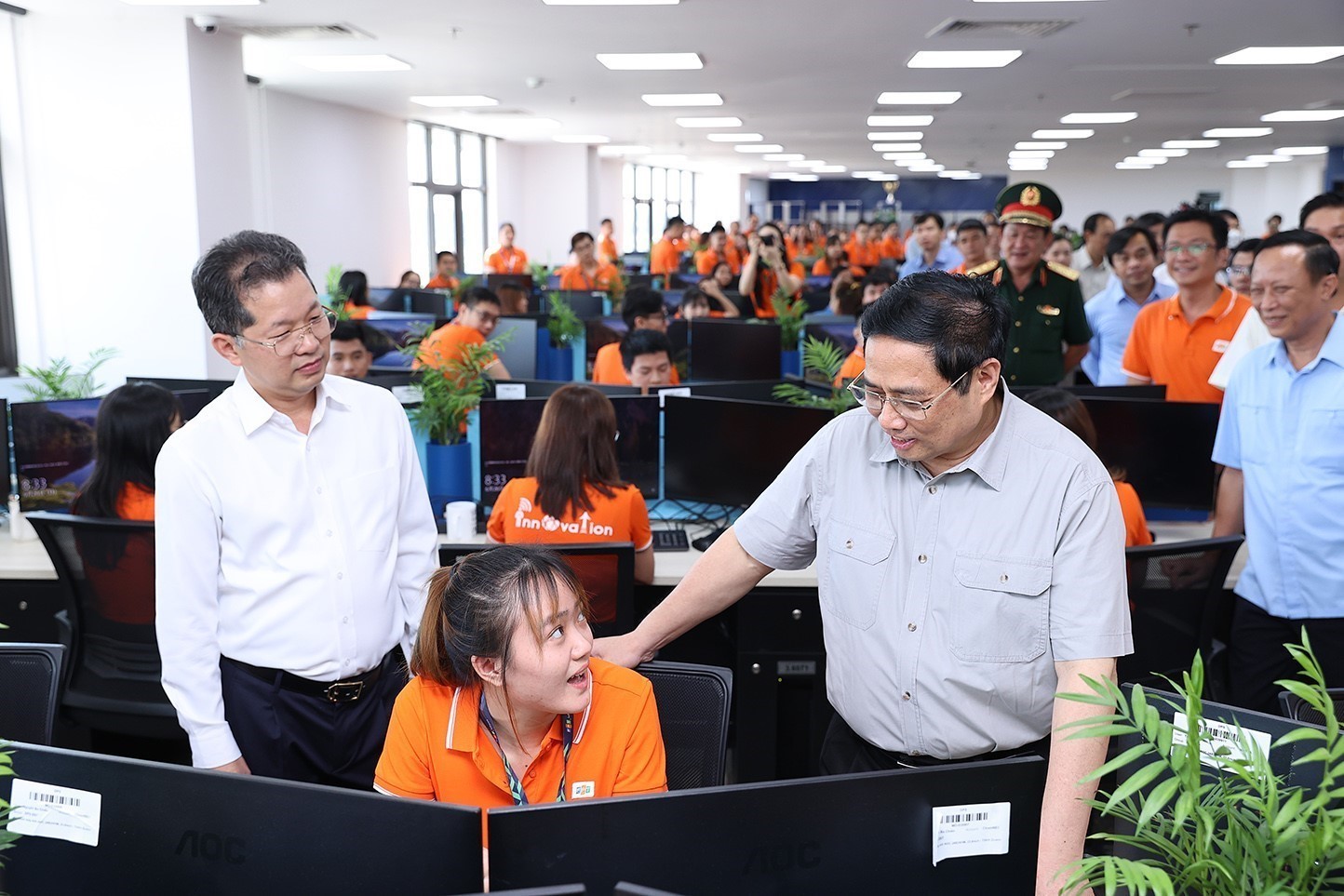 Ngày 26/6/2022, Thủ tướng Phạm Minh Chính đến thăm, khảo sát khu đô thị giáo dục - công nghệ FPT City, gặp gỡ cán bộ, giáo viên tại Trường Đại học FPT Đà Nẵng và các lập trình viên tại F-Complex. Ảnh: Dương Giang/TTXVN.